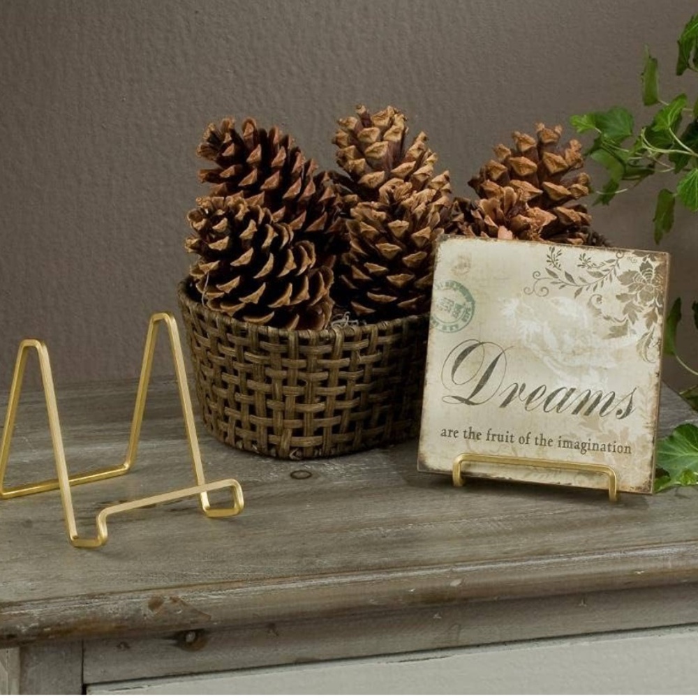 Elegant Gold Plate Stand